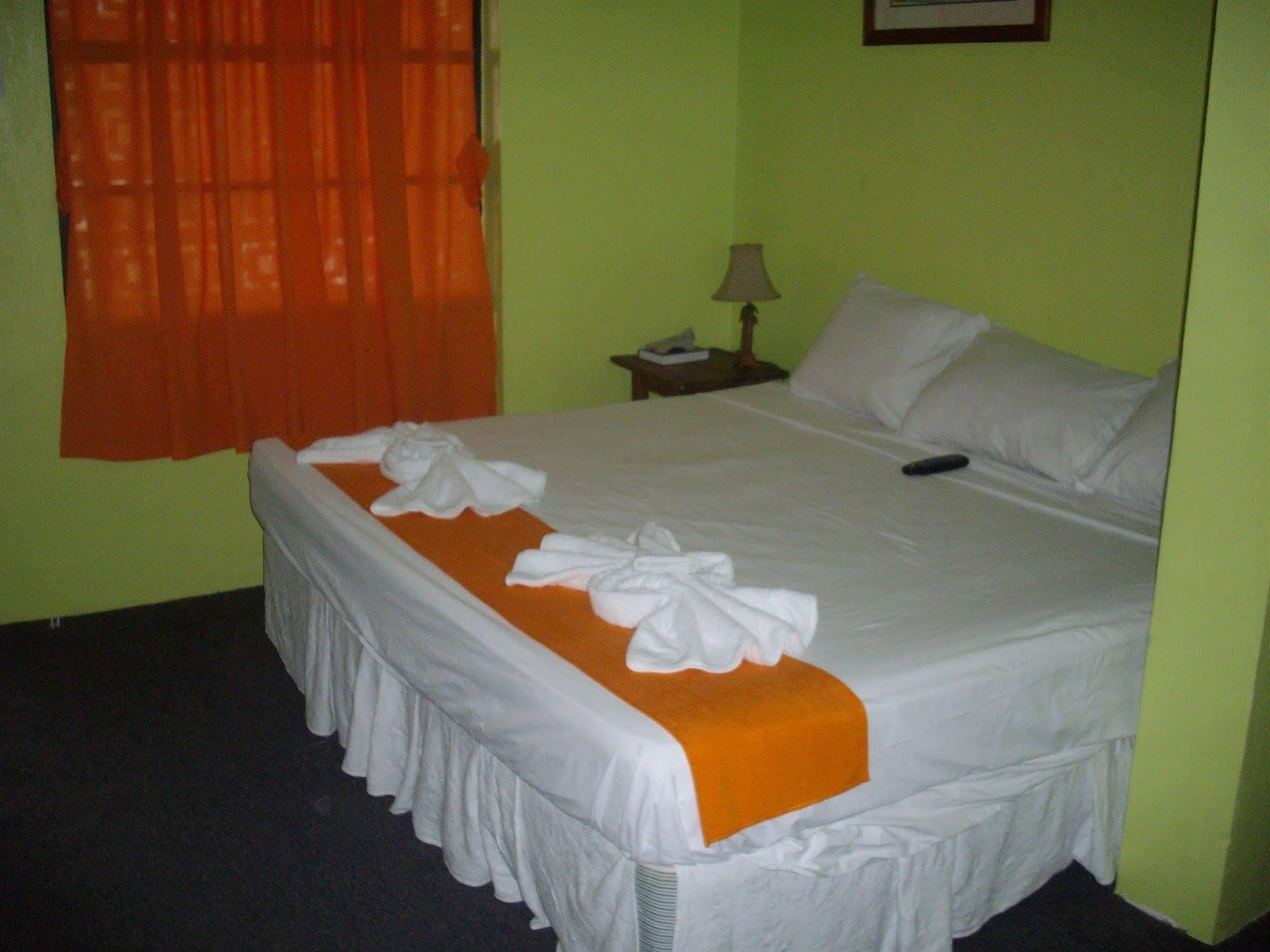 The Bakadeer Inn Cidade de Belize Exterior foto